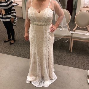 Brand New Lace and Nude Wedding Dress Size 8.
